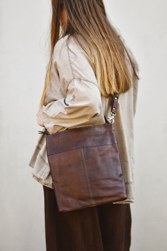 Walnut - Olea Stor Crossover Skinnveske